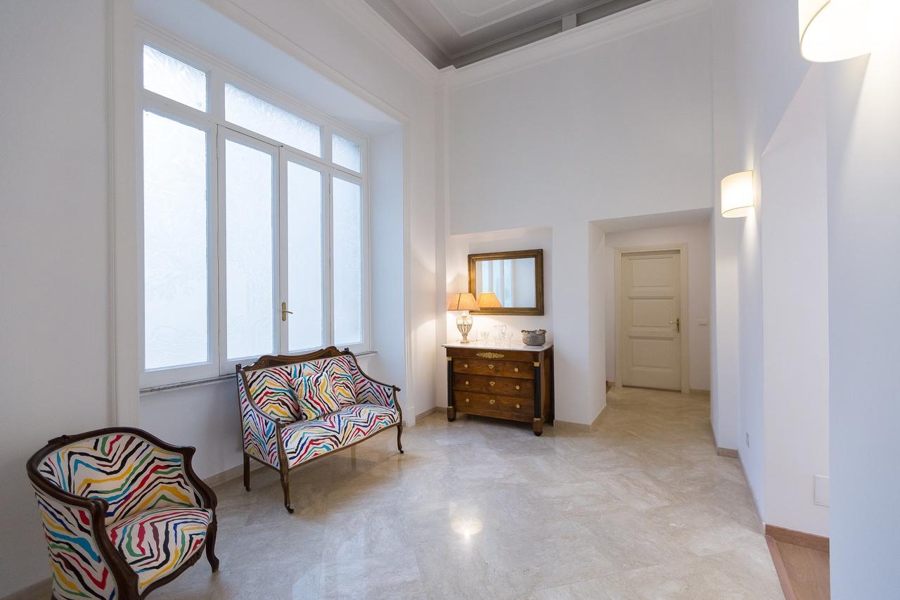 Prestigious Apartment Via Barberini Roma Exterior foto